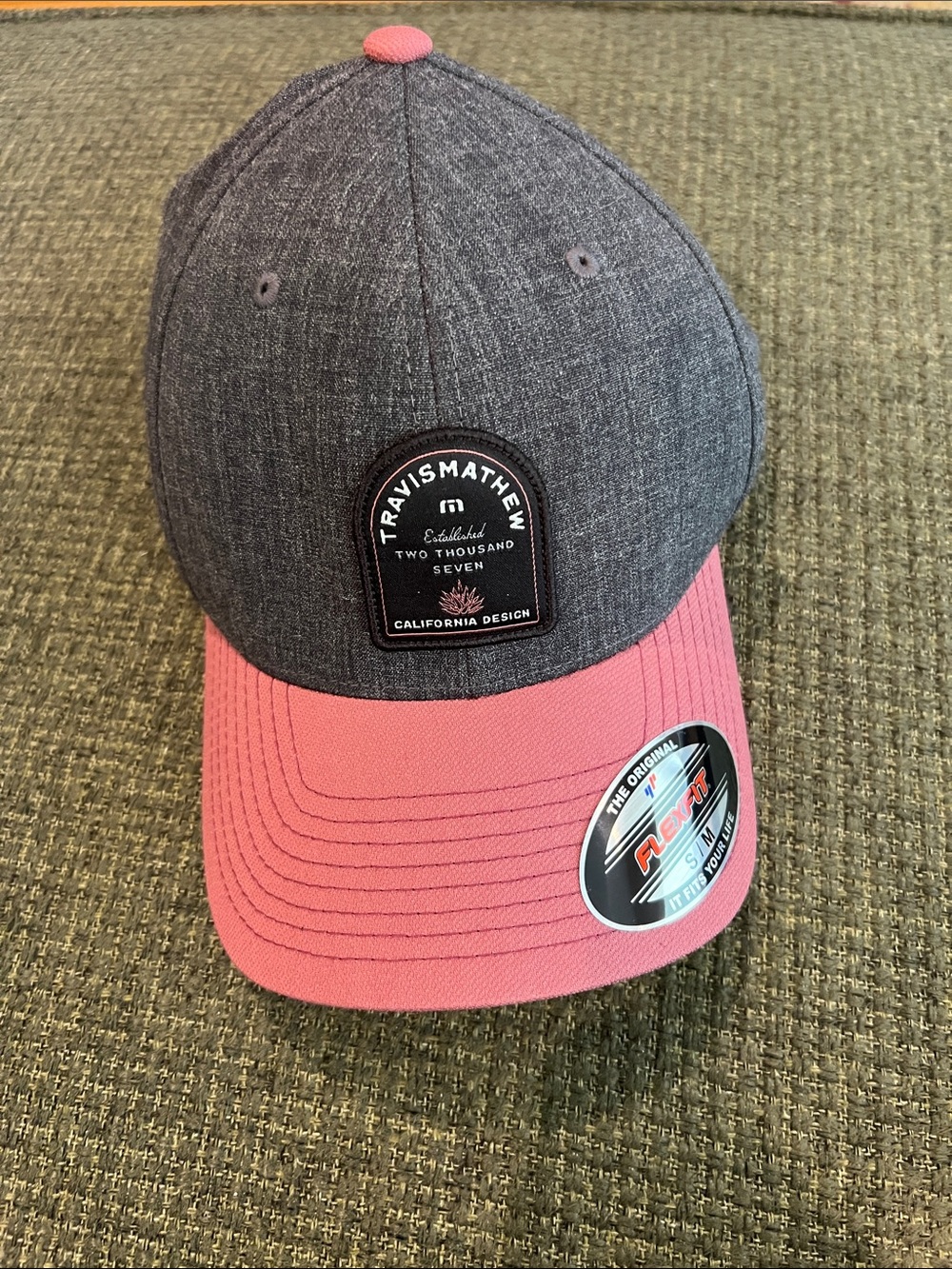 TravisMathew Heather Gray & Dusty Pink Cap (sz s/m)